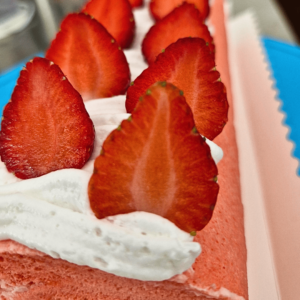 Strawberry Roll Cake (1)